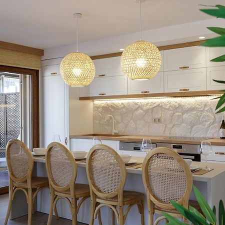 Villa Seashell -Wonderful Newly Renovated Villa On The Beach Galatas  ภายนอก รูปภาพ
