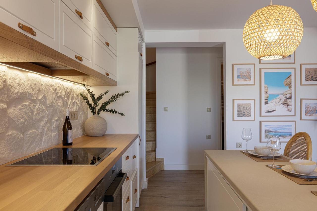 Villa Seashell -Wonderful Newly Renovated Villa On The Beach Galatas  ภายนอก รูปภาพ
