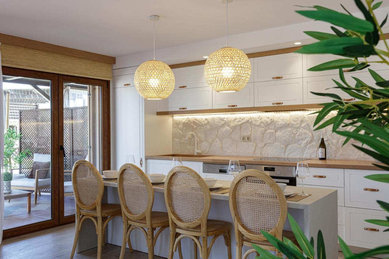 Villa Seashell -Wonderful Newly Renovated Villa On The Beach Galatas  ภายนอก รูปภาพ