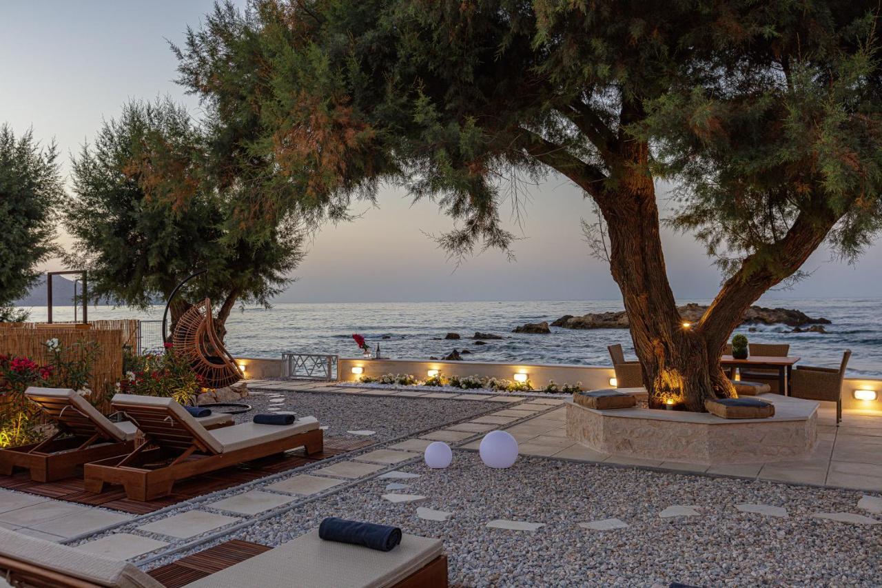 Villa Seashell -Wonderful Newly Renovated Villa On The Beach Galatas  ภายนอก รูปภาพ