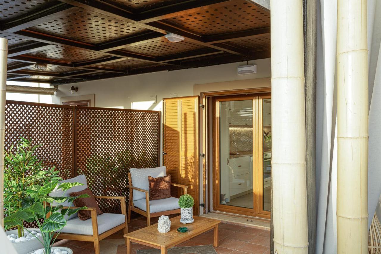Villa Seashell -Wonderful Newly Renovated Villa On The Beach Galatas  ภายนอก รูปภาพ