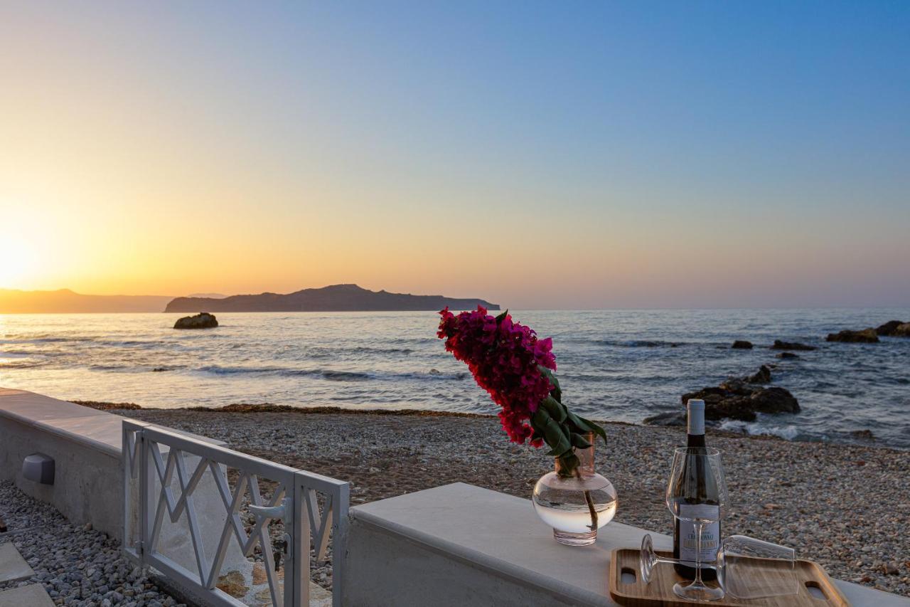 Villa Seashell -Wonderful Newly Renovated Villa On The Beach Galatas  ภายนอก รูปภาพ