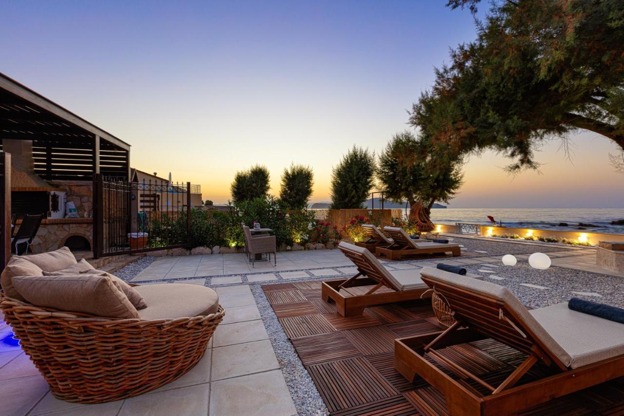 Villa Seashell -Wonderful Newly Renovated Villa On The Beach Galatas  ภายนอก รูปภาพ