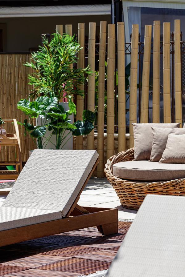 Villa Seashell -Wonderful Newly Renovated Villa On The Beach Galatas  ภายนอก รูปภาพ