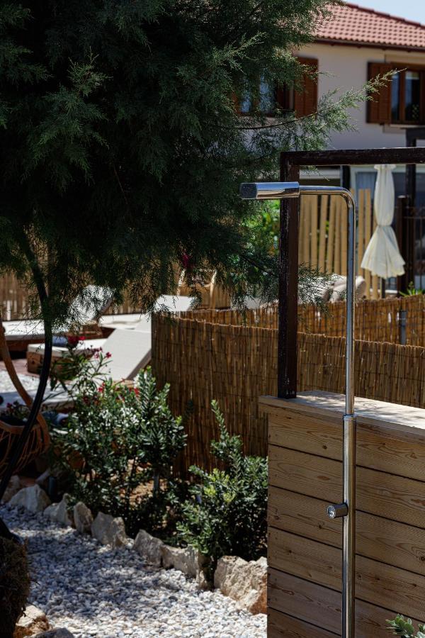 Villa Seashell -Wonderful Newly Renovated Villa On The Beach Galatas  ภายนอก รูปภาพ